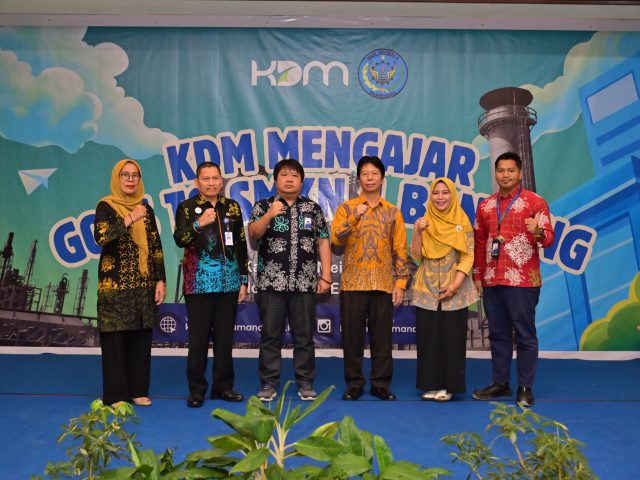 Gelar Program TJSL, KDM Mengajar Goes to School Bersama Siswa SMKN 1 Bontang